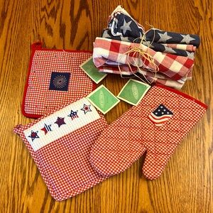 NWT Patriotic American Flag Kitchen Bundle of 3 Pot Holders and 8 Tea Towels